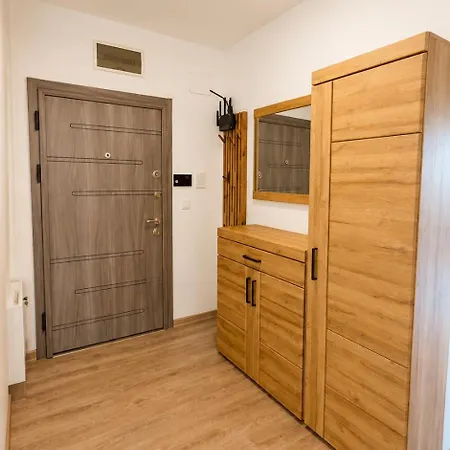 Spacious Opalchenska 아파트 *