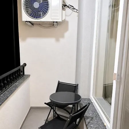 Spacious Opalchenska Апартамент