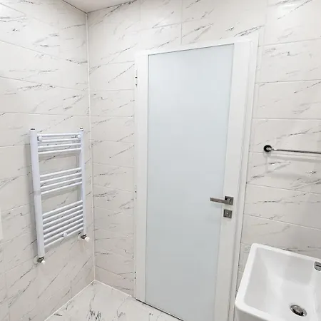 Spacious Opalchenska Апартамент